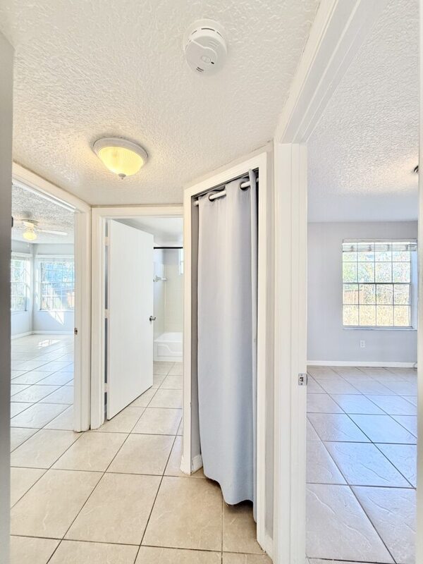 Building Photo - 2723 N Poinciana Blvd