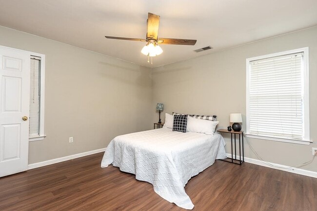 Building Photo - 3418 Broadway St