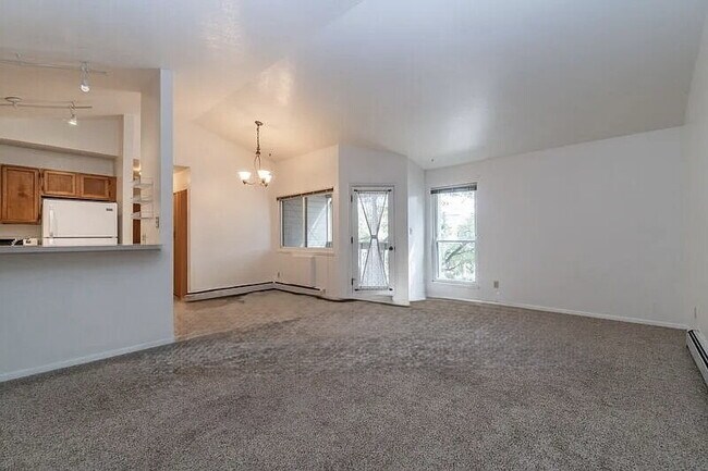 Building Photo - "Charming 2-Bed, 2-Bath Apartment in Boulder – Spacious 920 Sq Ft Gem!"