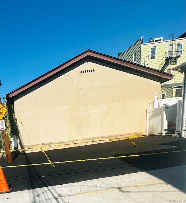 Building Photo - 4 Villus Ave