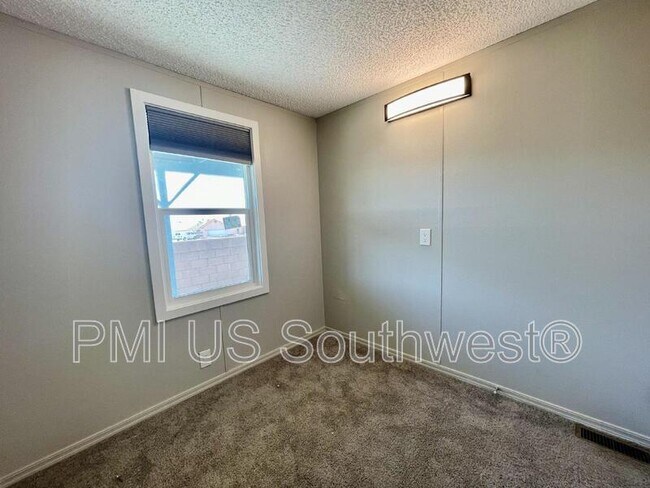 Building Photo - 437 Riverfront Dr