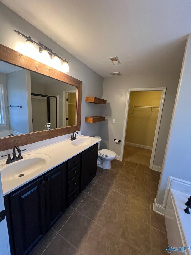 Building Photo - 206 Healey Dr