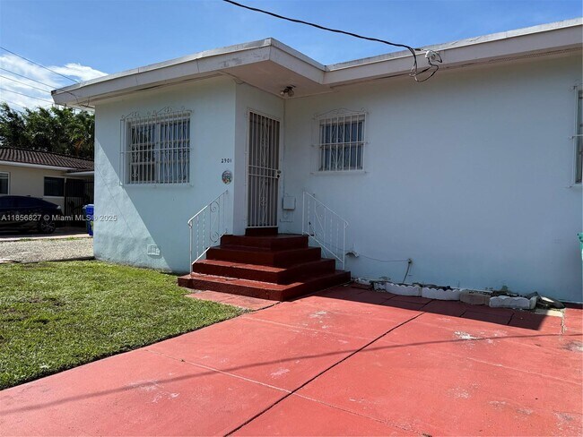 Primary Photo - 1060 SW 29th Ave
