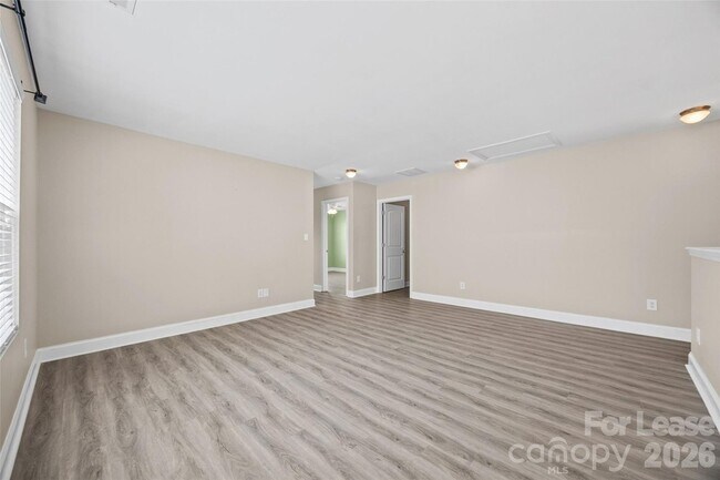 Building Photo - 2090 Shady Pond Dr
