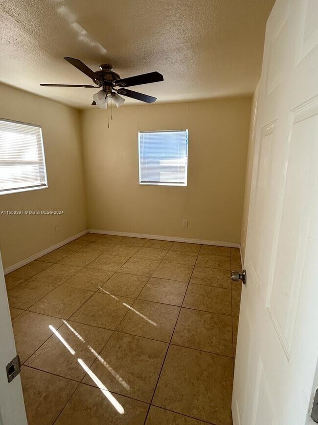 Building Photo - 708 N 14th St