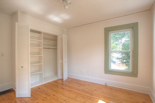 Building Photo - 82 Elm St