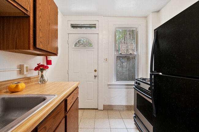 Building Photo - 2241 Hawthorne Ave