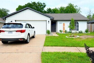 Building Photo - 10321 Long River Dr
