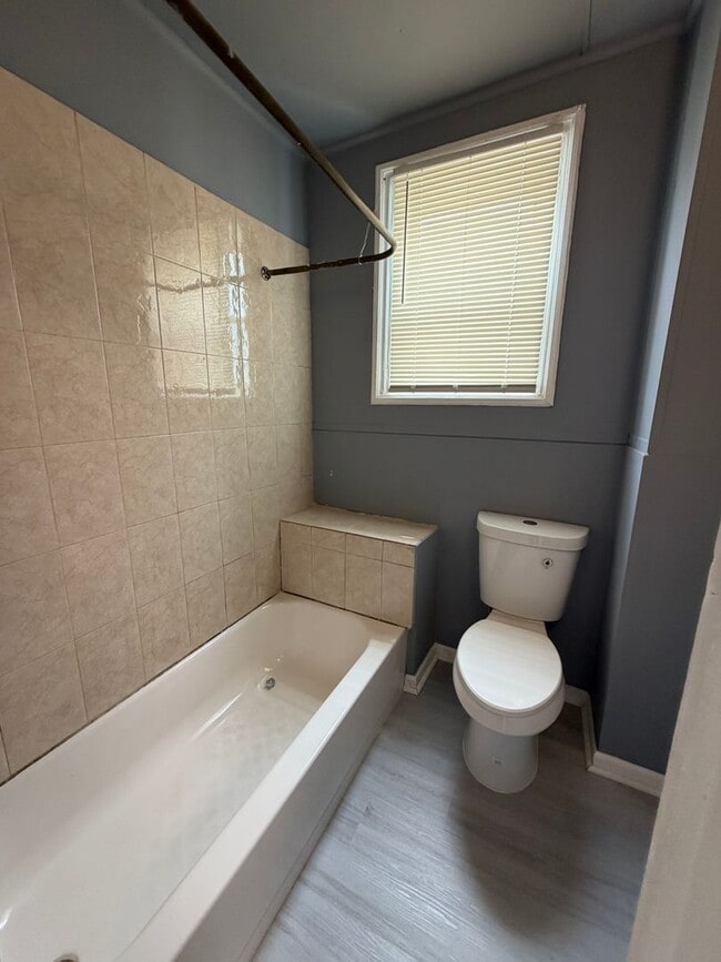 Building Photo - 1313 N 51st St