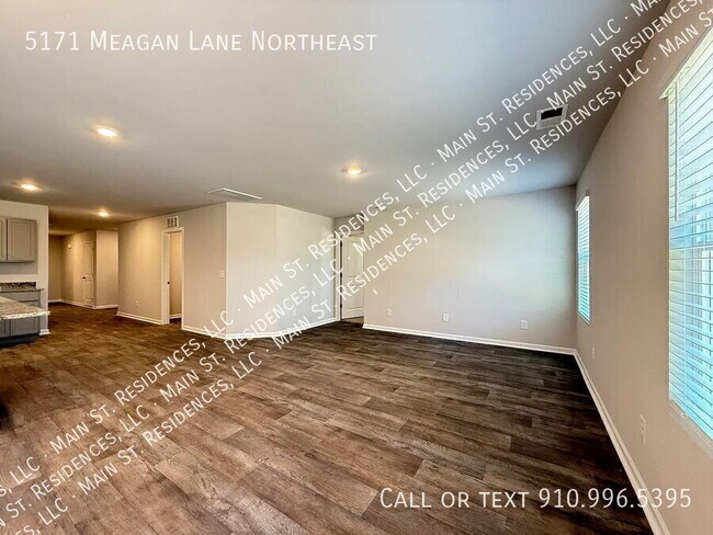 Building Photo - 5171 Meagan Ln NE