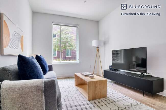 Building Photo - 1301 W Koenig Ln