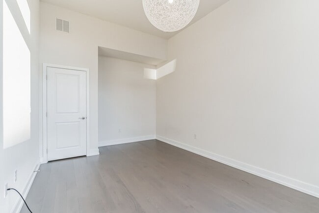 Building Photo - Stunning Carriage Home in the King of Prussia Town Center