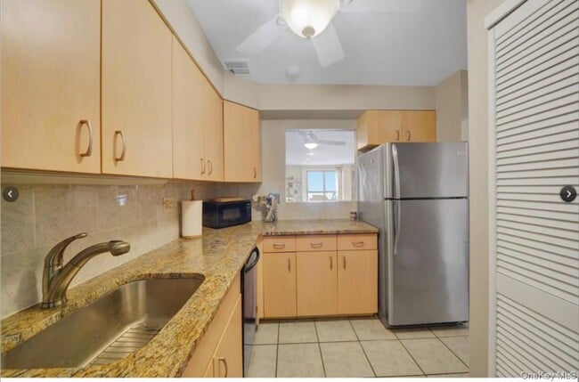 Building Photo - 360 Shore Rd