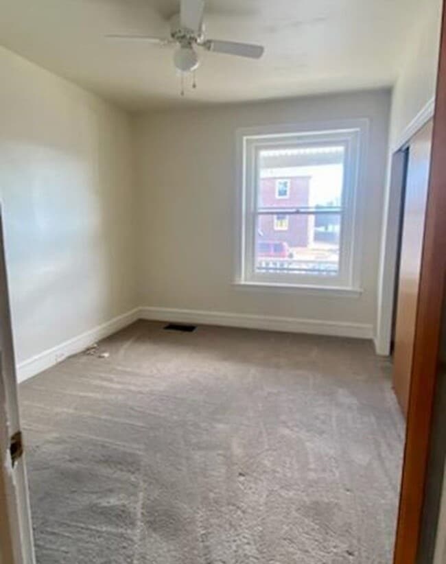 Building Photo - 243 Noble St