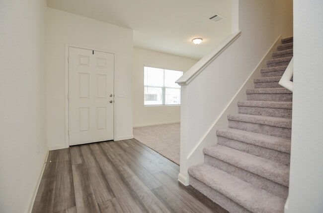 Building Photo - 1025 Long Bay Ct