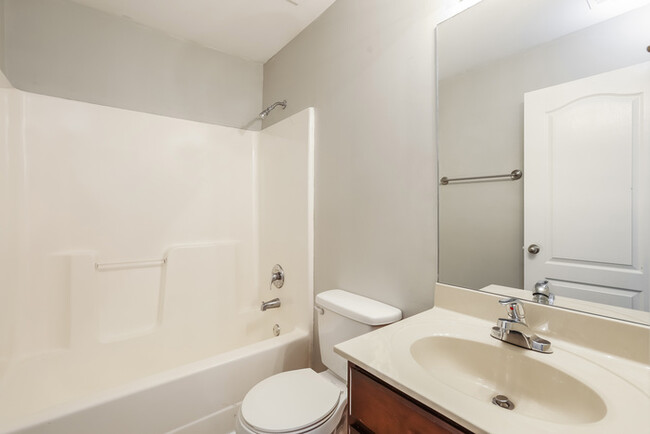 Building Photo - Spacious 5-Bedroom Home