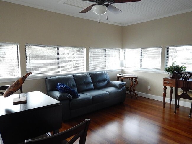 Building Photo - 16909 Franklin Ave