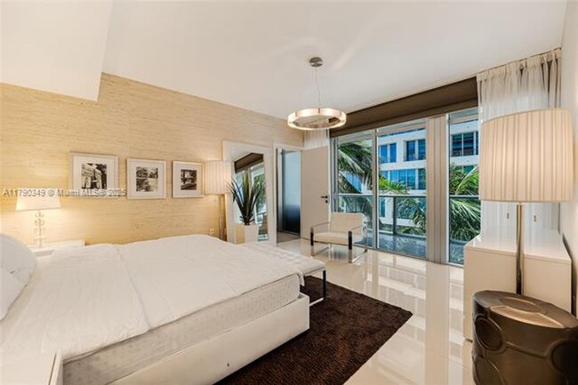 Building Photo - 3737 Collins Ave