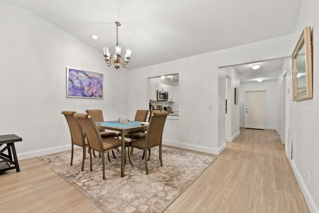 Building Photo - 6721 Bridlewood Ct