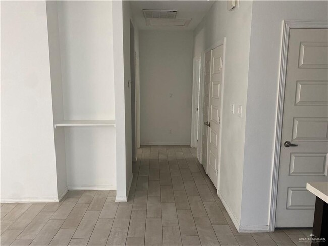 Building Photo - 16 Valeria St