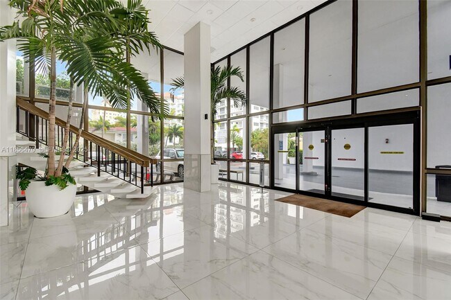 Building Photo - 336 N Birch Rd