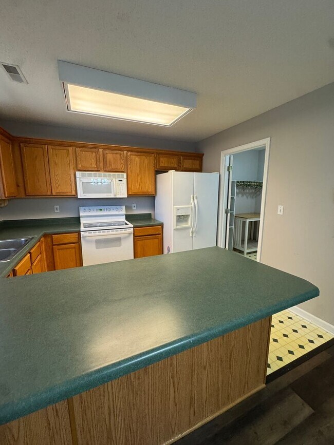 Building Photo - Spacious 3-bedroom, 2-bath home with a 2-car garage!