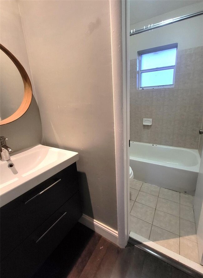 Building Photo - 13881 NE 2nd Ct