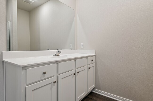 Building Photo - 15846 Berry Hl Dr