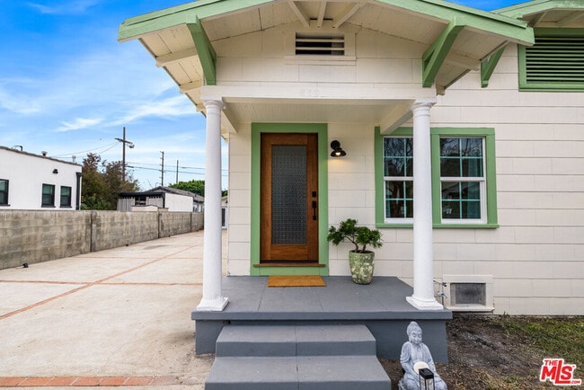 Building Photo - 612 Romulo St