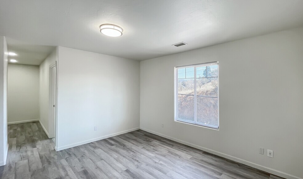 Building Photo - 701 Campbell St