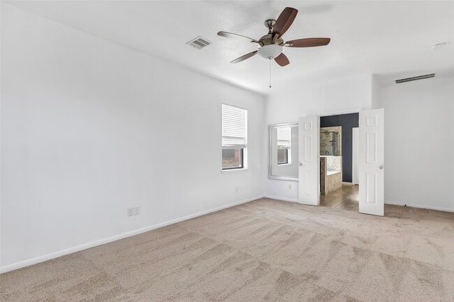 Building Photo - 16942 Lake Willowby Ln