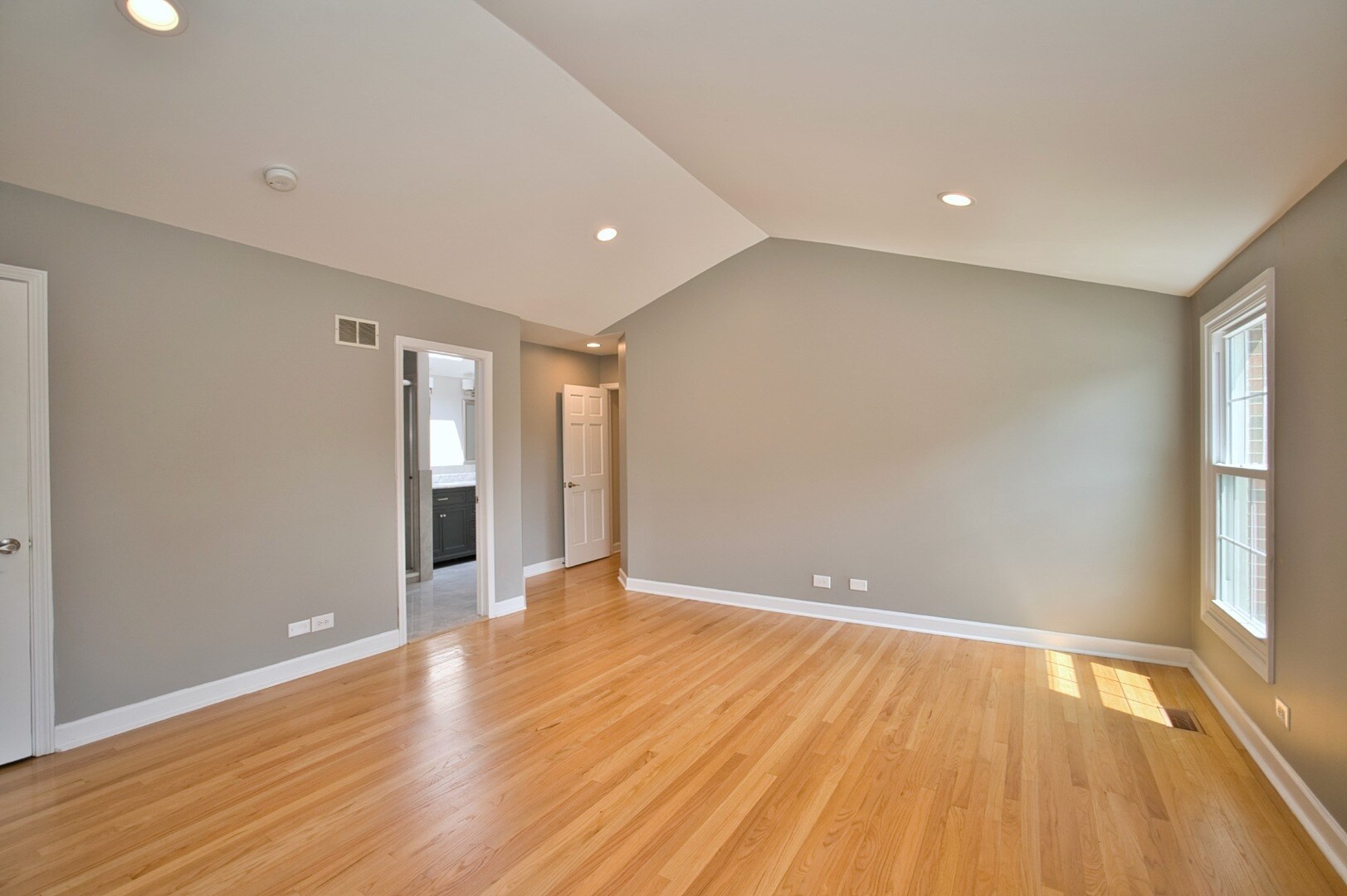 Building Photo - 6700 N Monticello Ave