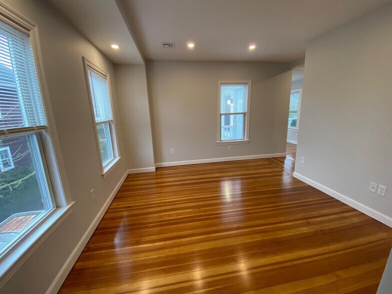 Building Photo - 10 Trapelo Rd