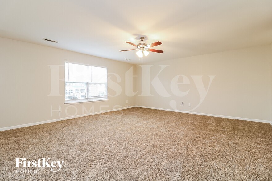 Building Photo - 2184 McLaughlin Dr