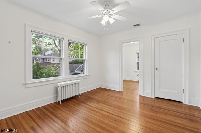 Building Photo - 190 Fernwood Ave