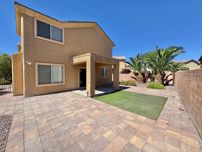 Building Photo - BEAUTIFUL 3 BEDROOM HOME WITH LOFT LOCATED...