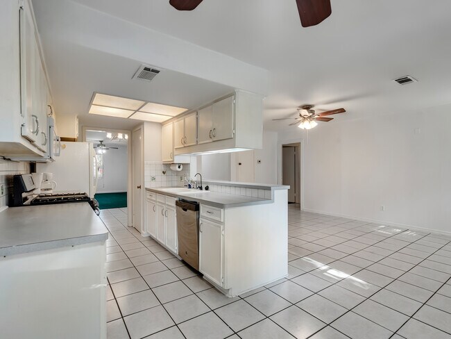 Building Photo - 15443 W Willowwind Cir