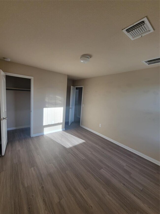 Building Photo - 11112 Dawes Pl