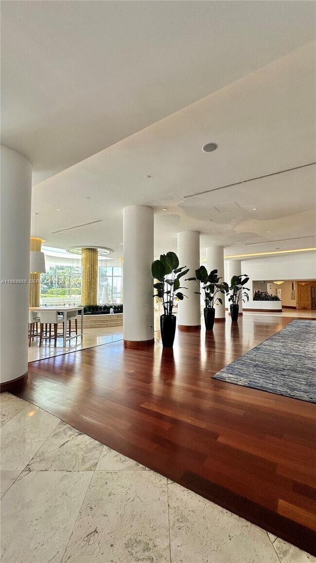 Building Photo - 5161 Collins Ave