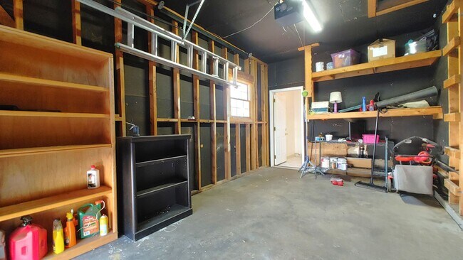 Building Photo - 7910 Morrow Ave NE