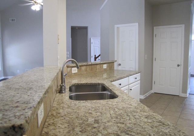 Building Photo - 96 Towne Park Dr