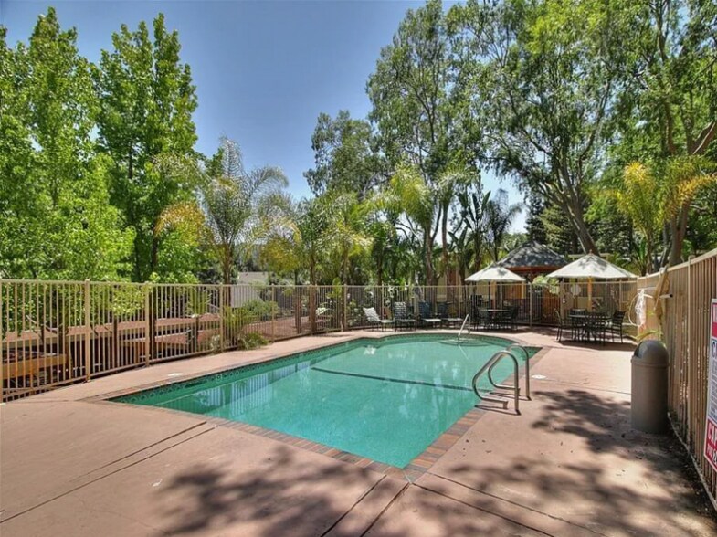 Primary Photo - 121 Massol Ave