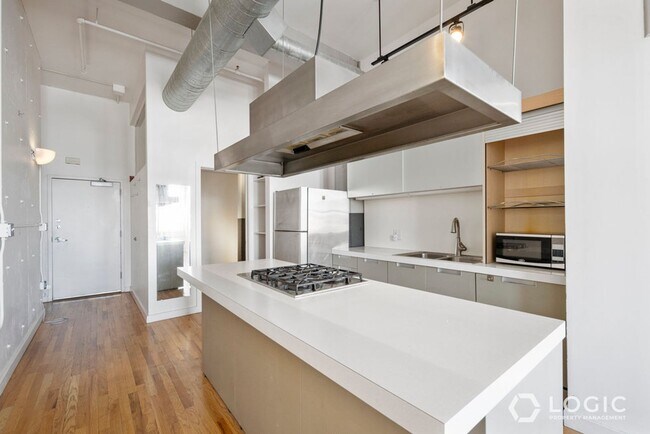 Building Photo - 159 W Broadway-304