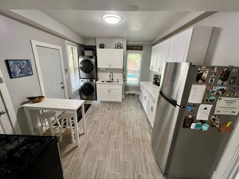 Kitchen - 2714 Polk St NE