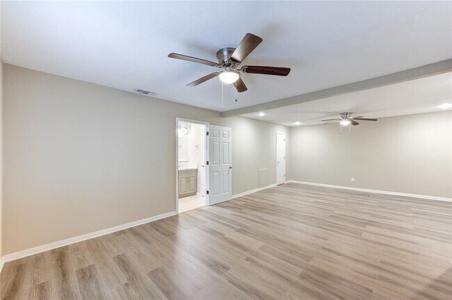 Building Photo - 25507 Glen Loch Dr