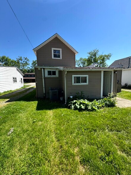Building Photo - 210 Santee Ave