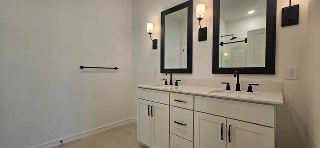 Building Photo - 8426 Tranquil Bay Ct