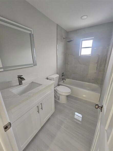 Building Photo - 4072 SW 51st St