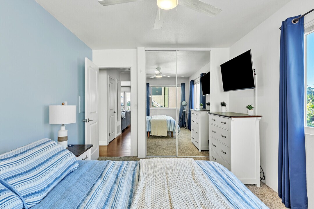 Room 1 - 5653 Riley St