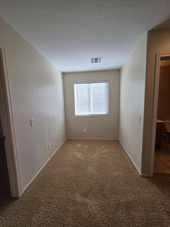 Building Photo - An Amazing 3 Bedroom, 2 Story Home in Silverstone Ranch.